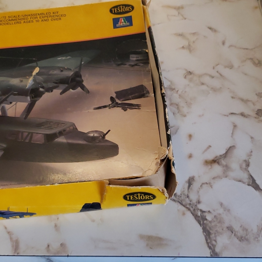 Model airplane - Picture 3 of 8